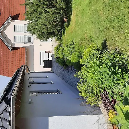 Prázdninový dům Garden Escape, *
